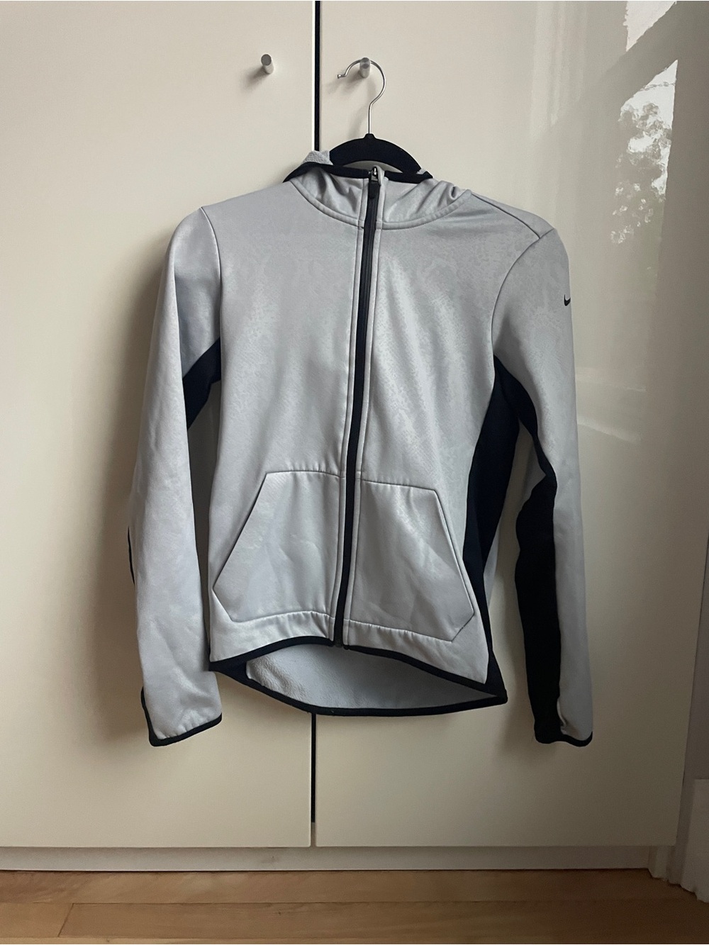 Nike Women's Light Gray and Black Hooded Full-Zip Jacket